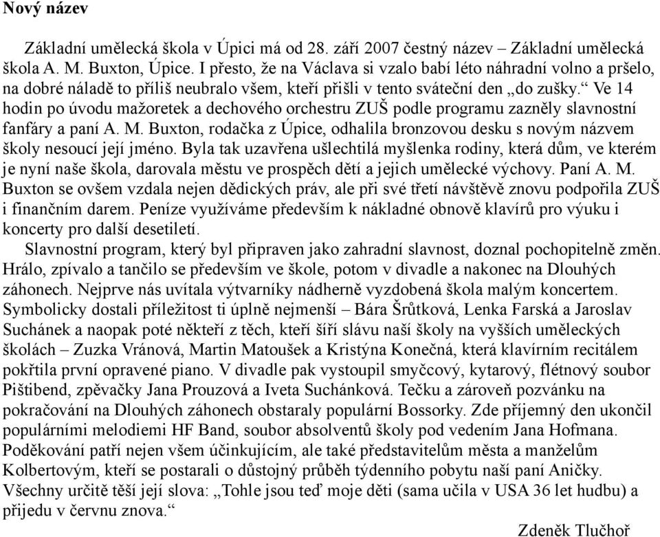 Ve 14 hodin po úvodu mažoretek a dechového orchestru ZUŠ podle programu zazněly slavnostní fanfáry a paní A. M.