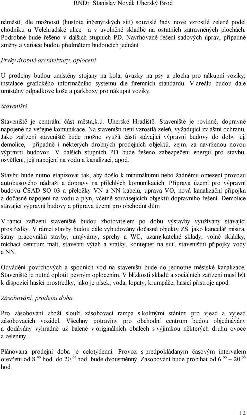 Prvky drobné architektury, oplocení U prodejny budou umístěny stojany na kola, úvazky na psy a plocha pro nákupní vozíky, instalace grafického informačního systému dle firemních standardů.