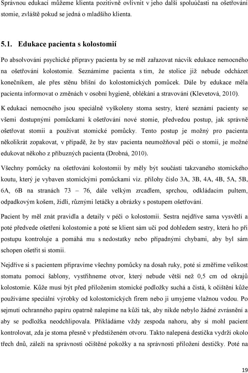 Seznámíme pacienta s tím, ţe stolice jiţ nebude odcházet konečníkem, ale přes stěnu břišní do kolostomických pomůcek.