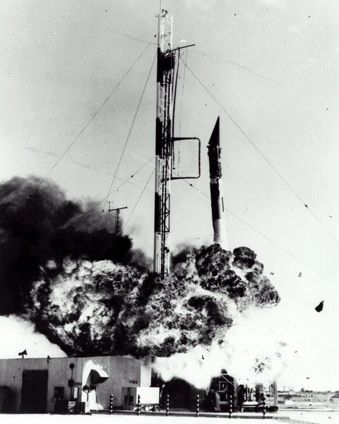 Byl to první pokus Spojených států vypustit satelit na oběžnou dráhu Země.