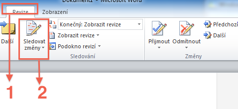 smlouvy. Zakazník ve smlouvě upraví text podle svých požadavků a na nás je, zda je přijmeme. Proto je důležité v textu změny najít. Sledování změn spustíme následujícím způsobem: 1.