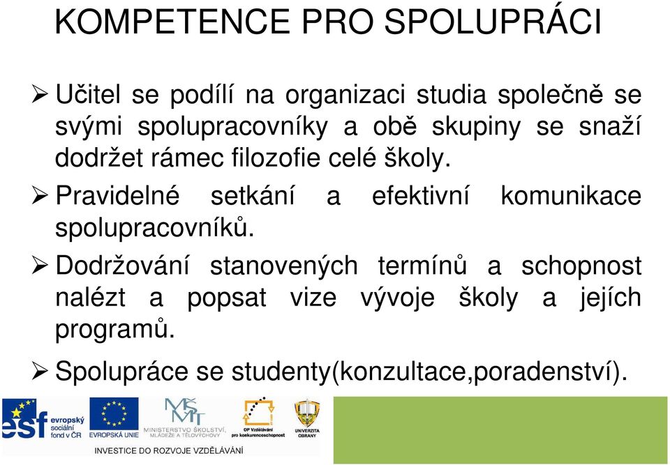 Pravidelné setkání a efektivní komunikace spolupracovníků.