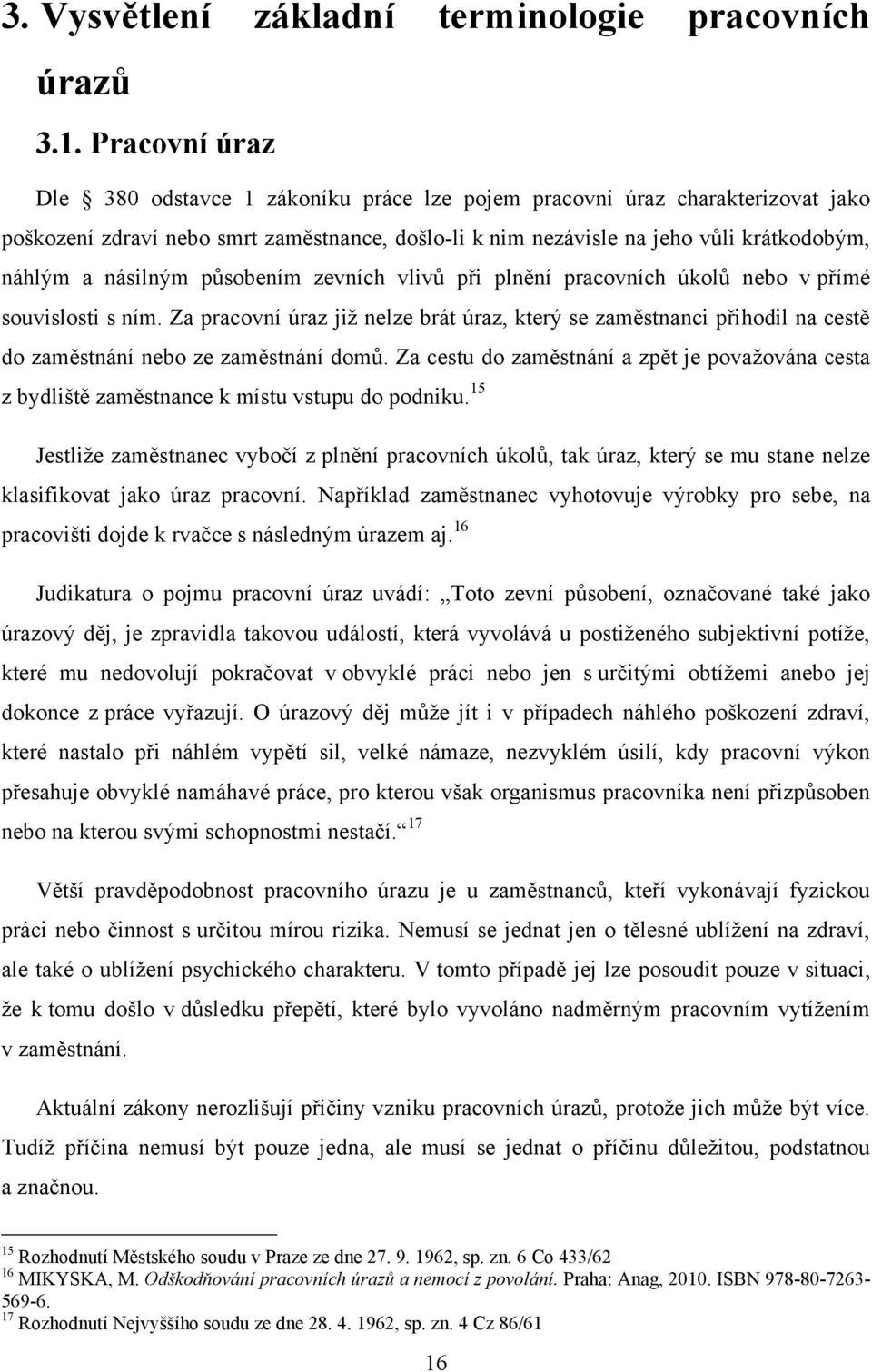 násilným působením zevních vlivů při plnění pracovních úkolů nebo v přímé souvislosti s ním.