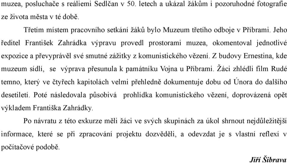 Z budovy Ernestina, kde muzeum sídlí, se výprava přesunula k památníku Vojna u Příbrami.