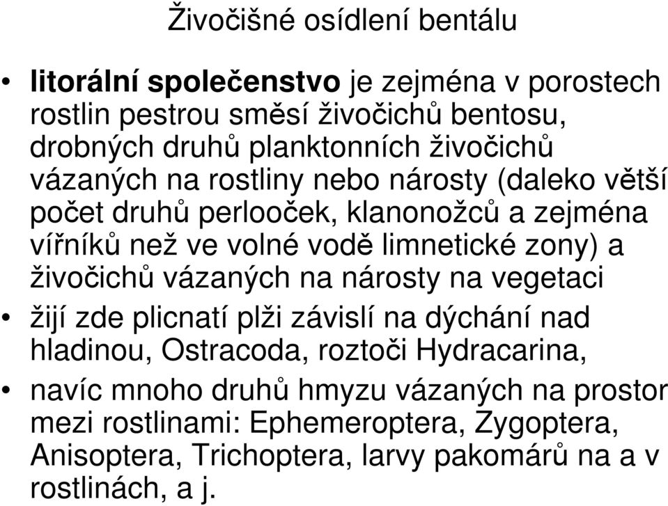 zony) a živočichů vázaných na nárosty na vegetaci žijí zde plicnatí plži závislí na dýchání nad hladinou, Ostracoda, roztoči Hydracarina,