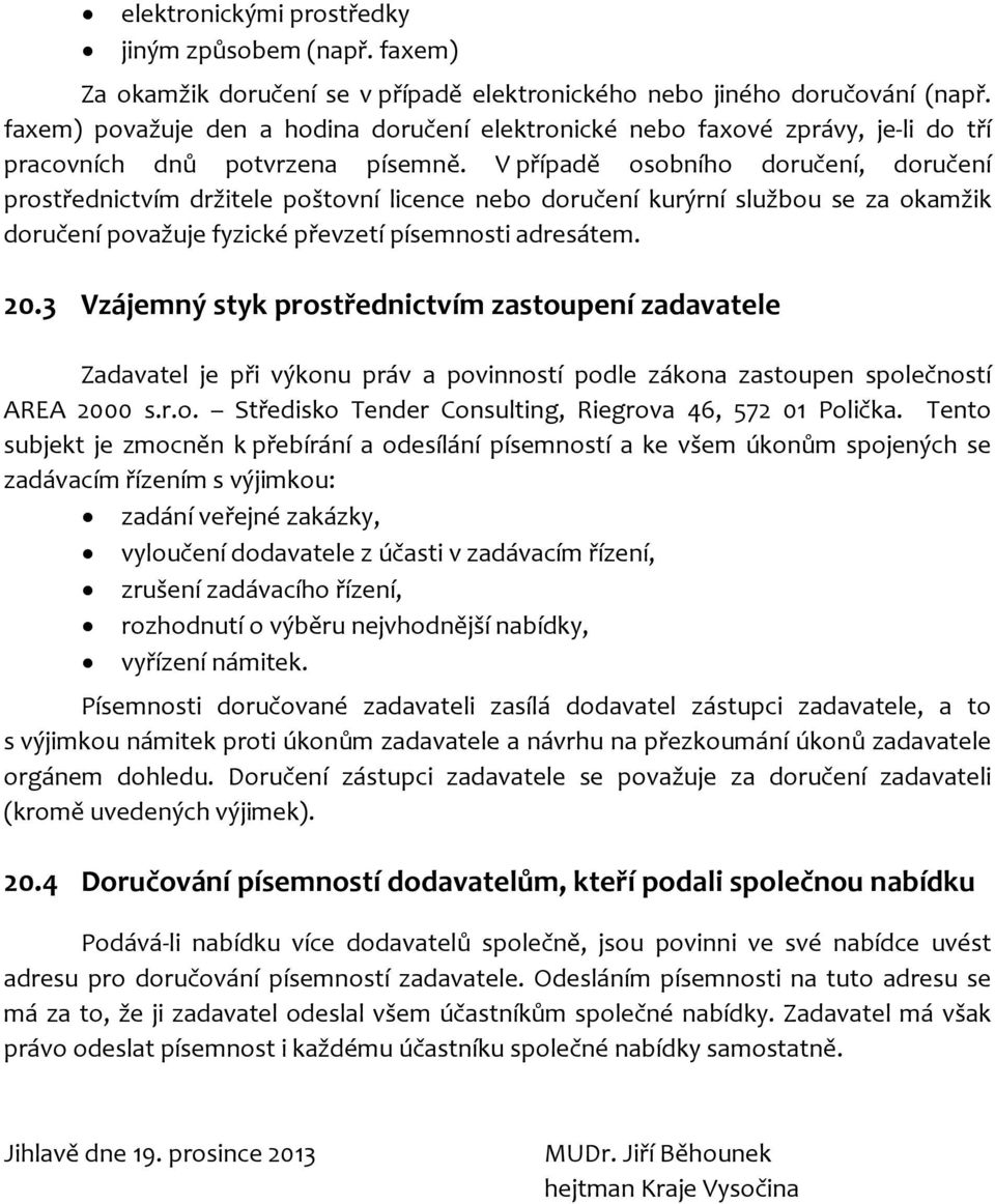 V případě osobního doručení, doručení prostřednictvím držitele poštovní licence nebo doručení kurýrní službou se za okamžik doručení považuje fyzické převzetí písemnosti adresátem. 20.