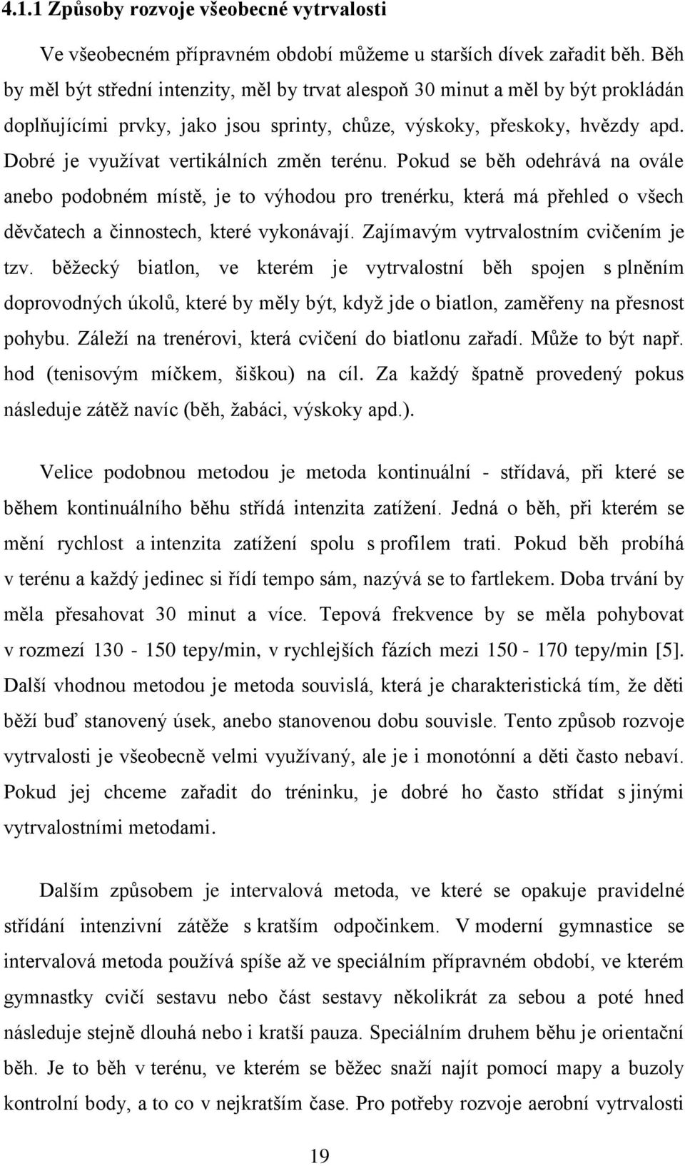 Dobré je využívat vertikálních změn terénu. Pokud se běh odehrává na ovále anebo podobném místě, je to výhodou pro trenérku, která má přehled o všech děvčatech a činnostech, které vykonávají.