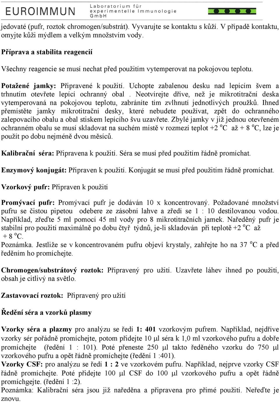 Uchopte zabalenou desku nad lepícím švem a trhnutím otevřete lepící ochranný obal.