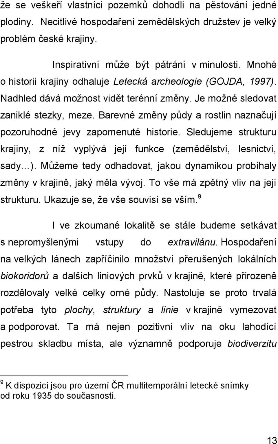 Barevné změny půdy a rostlin naznačují pozoruhodné jevy zapomenuté historie. Sledujeme strukturu krajiny, z níž vyplývá její funkce (zemědělství, lesnictví, sady ).