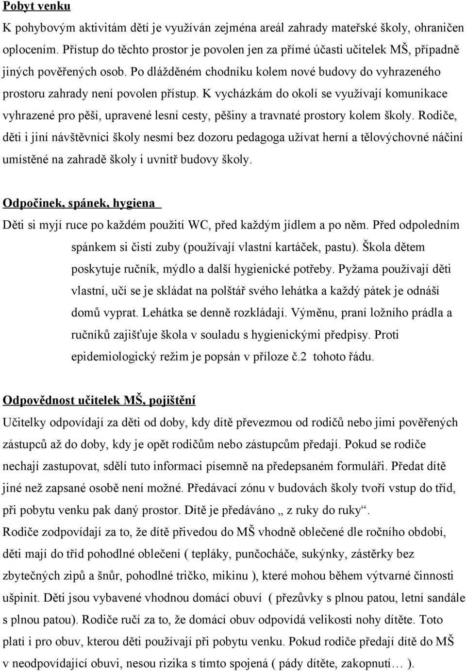 K vycházkám do okolí se využívají komunikace vyhrazené pro pěší, upravené lesní cesty, pěšiny a travnaté prostory kolem školy.