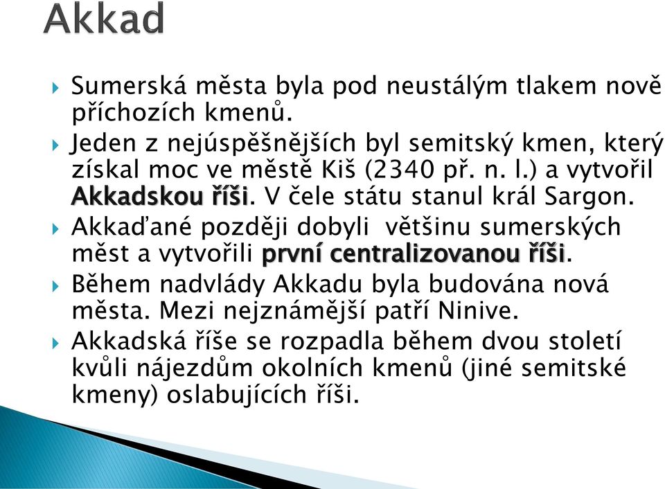 V čele státu stanul král Sargon. Akkaďané později dobyli většinu sumerských měst a vytvořili první centralizovanou říši.