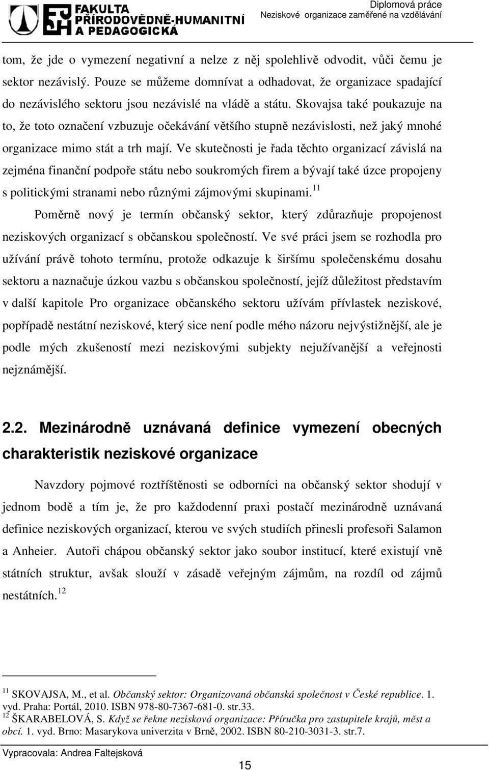 Skovajsa také poukazuje na to, že toto označení vzbuzuje očekávání většího stupně nezávislosti, než jaký mnohé organizace mimo stát a trh mají.