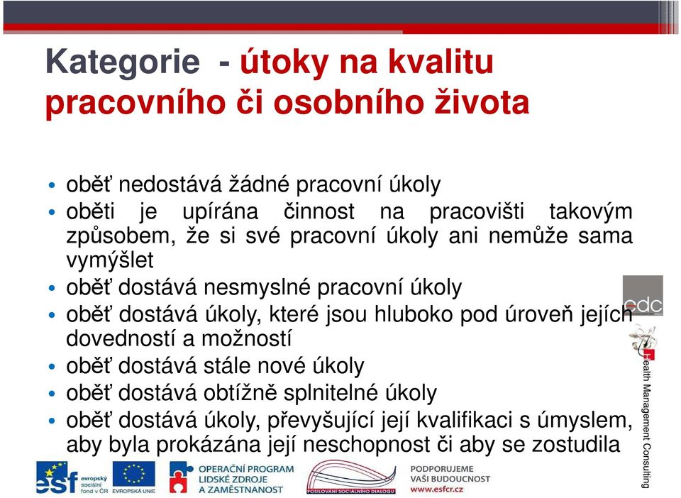 dostává úkoly, které jsou hluboko pod úroveň jejích dovedností a možností oběť dostává stále nové úkoly oběť dostává obtížně