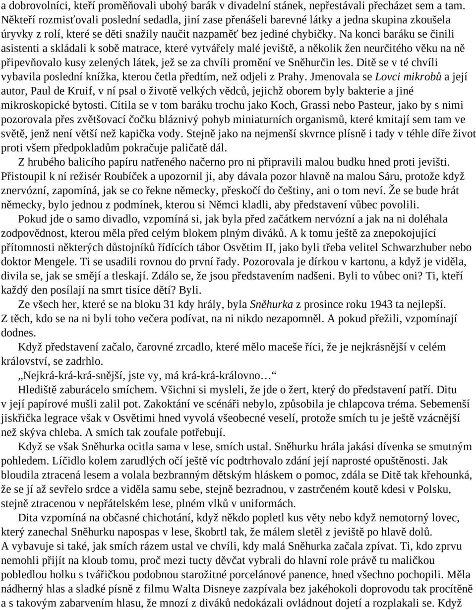 Na konci baráku se činili asistenti a skládali k sobě matrace, které vytvářely malé jeviště, a několik žen neurčitého věku na ně připevňovalo kusy zelených látek, jež se za chvíli promění ve