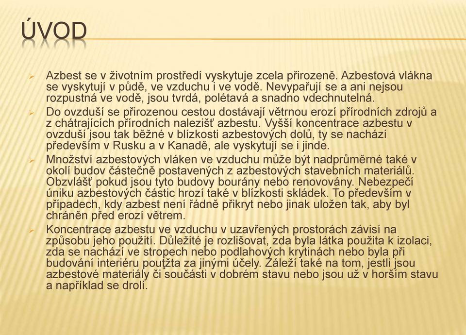 Do ovzduší se přirozenou cestou dostávají větrnou erozí přírodních zdrojů a z chátrajících přírodních nalezišť azbestu.