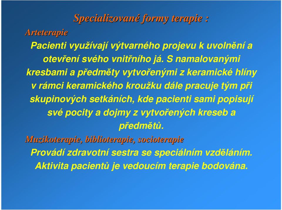 skupinových setkáních, kde pacienti sami popisují své pocity a dojmy z vytvořených kreseb a předmětů.