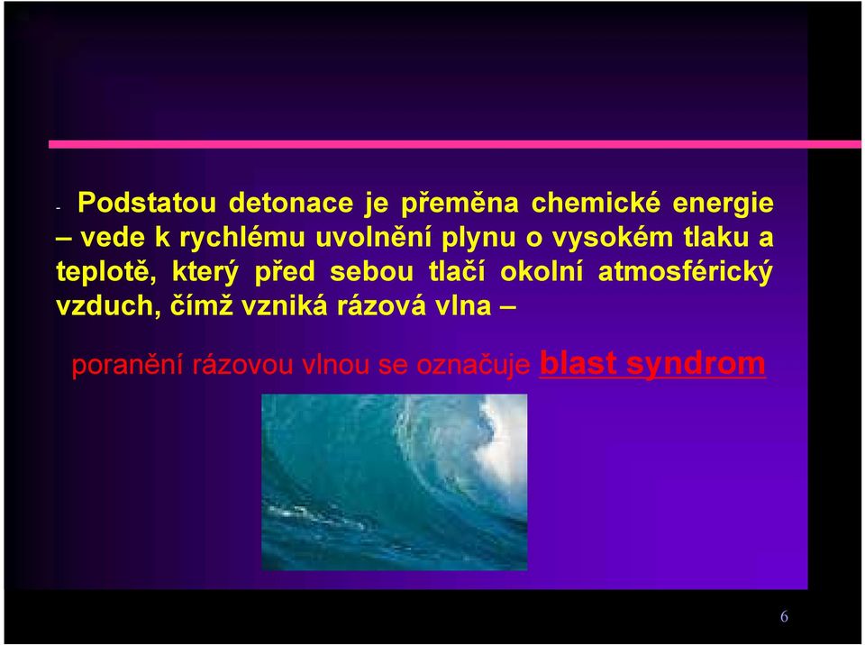 před sebou tlačí okolní atmosférický vzduch, čímž vzniká