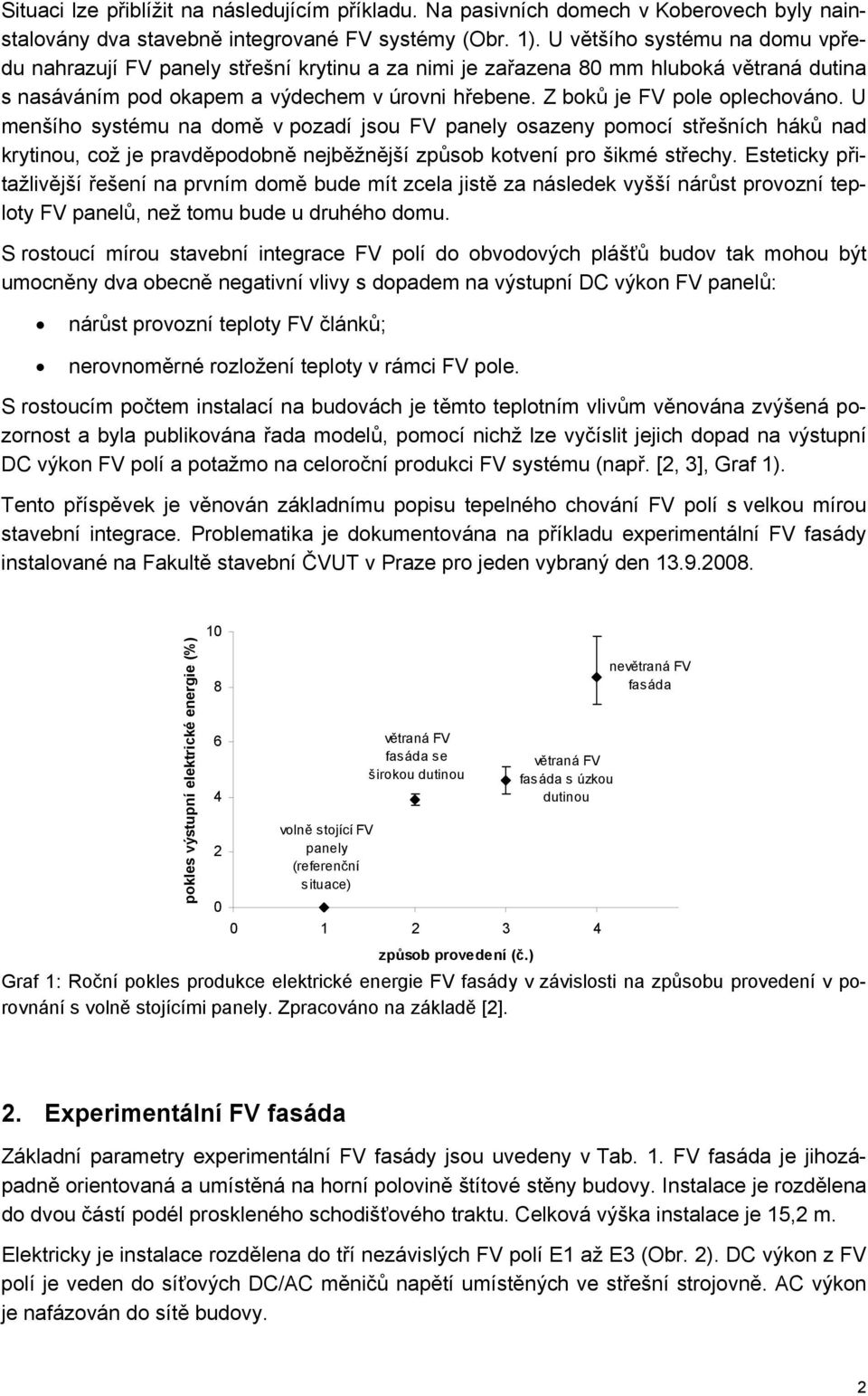 Z boků je FV pole oplechováno. U menšího systému na domě v pozadí jsou FV panely osazeny pomocí střešních háků nad krytinou, což je pravděpodobně nejběžnější způsob kotvení pro šikmé střechy.