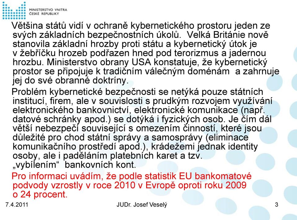 Ministerstvo obrany USA konstatuje, že kybernetický prostor se připojuje k tradičním válečným doménám a zahrnuje jej do své obranné doktríny.