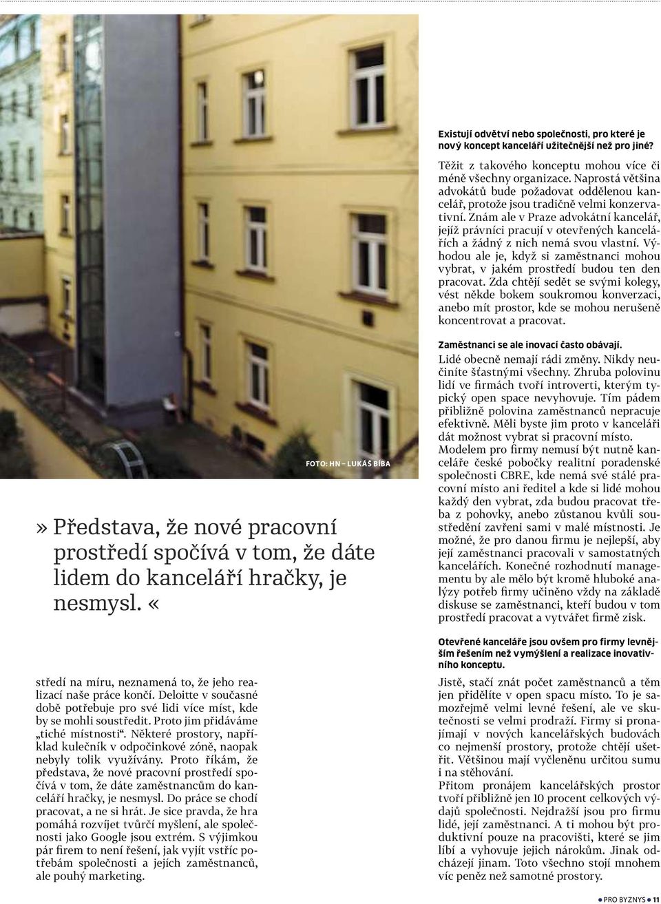 Znám ale vpraze advokátní kancelář, jejíž právníci pracují v otevřených kancelářích a žádný z nich nemá svou vlastní.