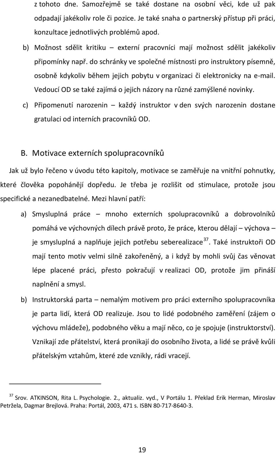 do schránky ve společné místnosti pro instruktory písemně, osobně kdykoliv během jejich pobytu v organizaci či elektronicky na e-mail.