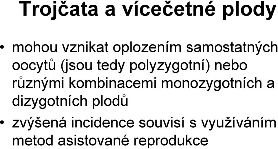 různými kombinacemi monozygotních a dizygotních plodů