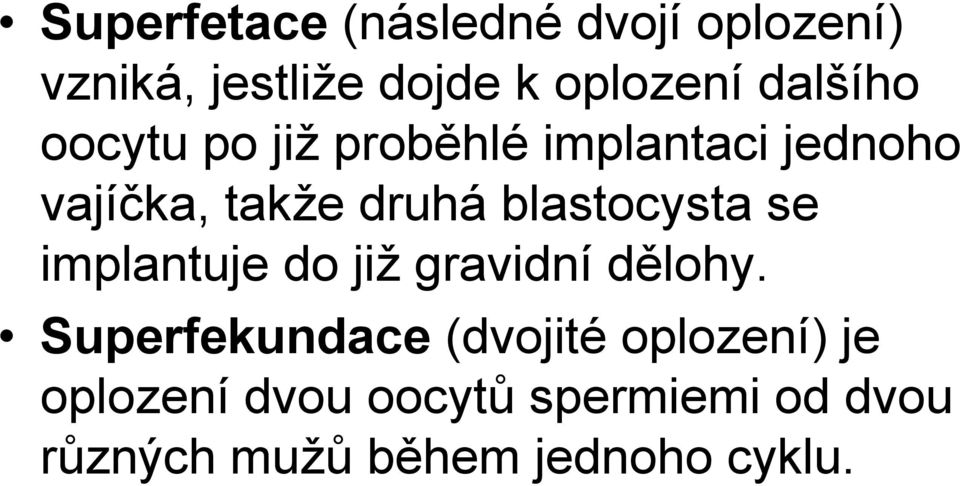 blastocysta se implantuje do již gravidní dělohy.