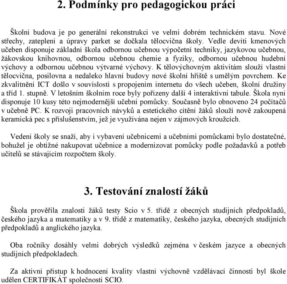 a odbornou učebnou výtvarné výchovy. K tělovýchovným aktivitám slouží vlastní tělocvična, posilovna a nedaleko hlavní budovy nové školní hřiště s umělým povrchem.