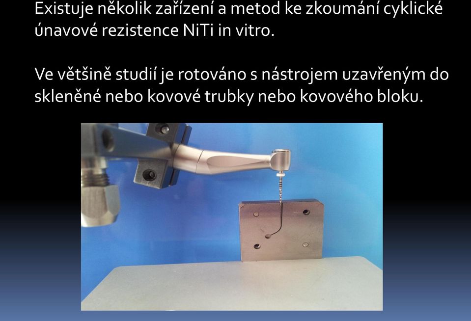 Ve většině studií je rotováno s nástrojem