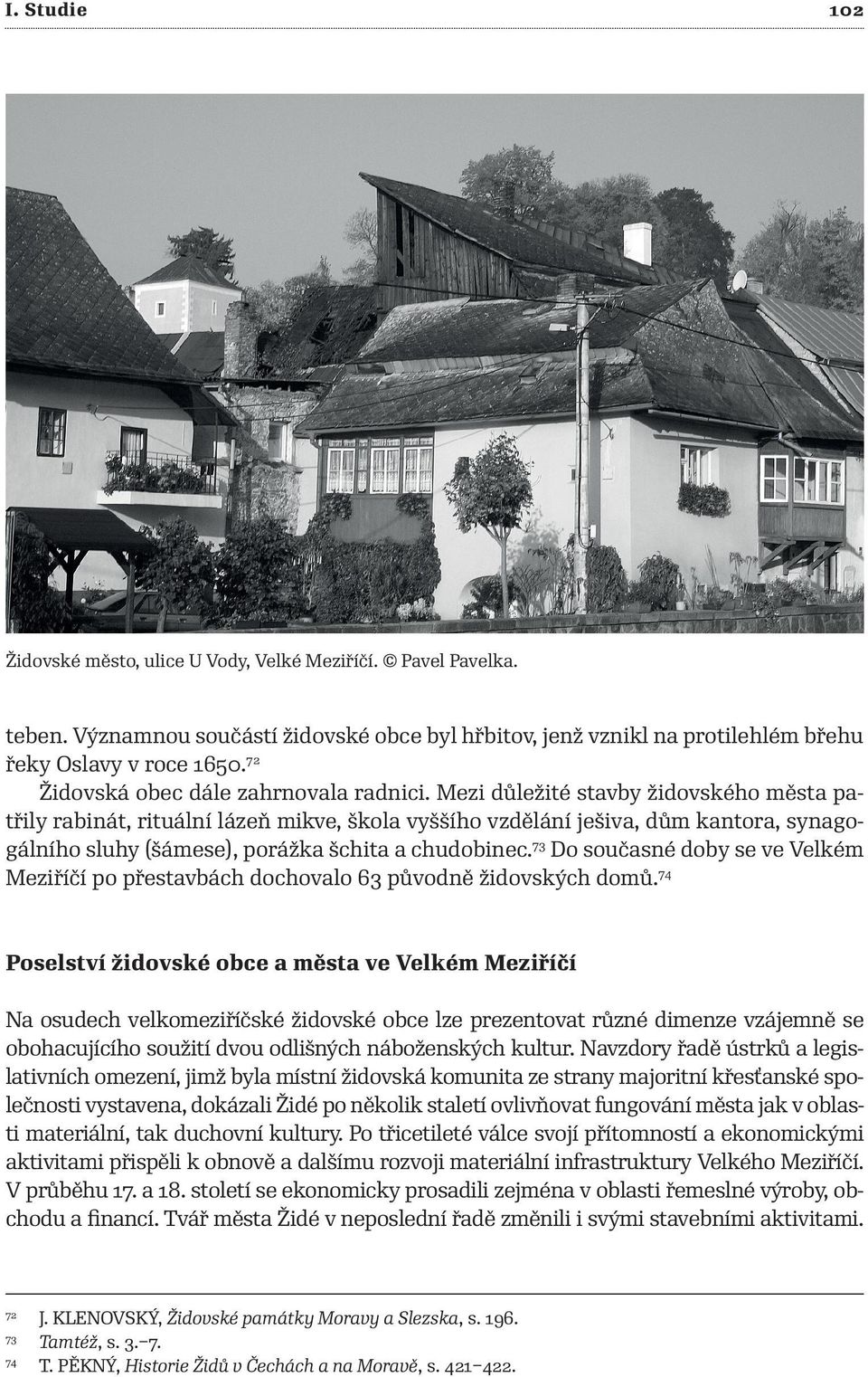 Mezi důležité stavby židovského města patřily rabinát, rituální lázeň mikve, škola vyššího vzdělání ješiva, dům kantora, synagogálního sluhy (šámese), porážka šchita a chudobinec.