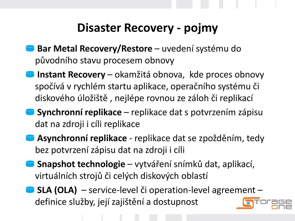 potvrzením zápisu dat na zdroji i cíli replikace Asynchronní replikace - replikace dat se zpožděním, tedy bez potvrzení zápisu dat na zdroji i cíli technologie