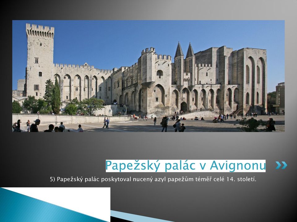 palác poskytoval nucený