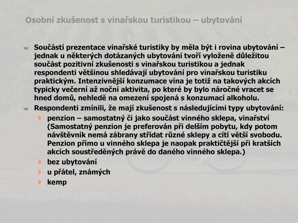 Intenzivnější konzumace vína je totiž na takových akcích typicky večerní až noční aktivita, po které by bylo náročné vracet se hned domů, nehledě na omezení spojená s konzumací alkoholu.