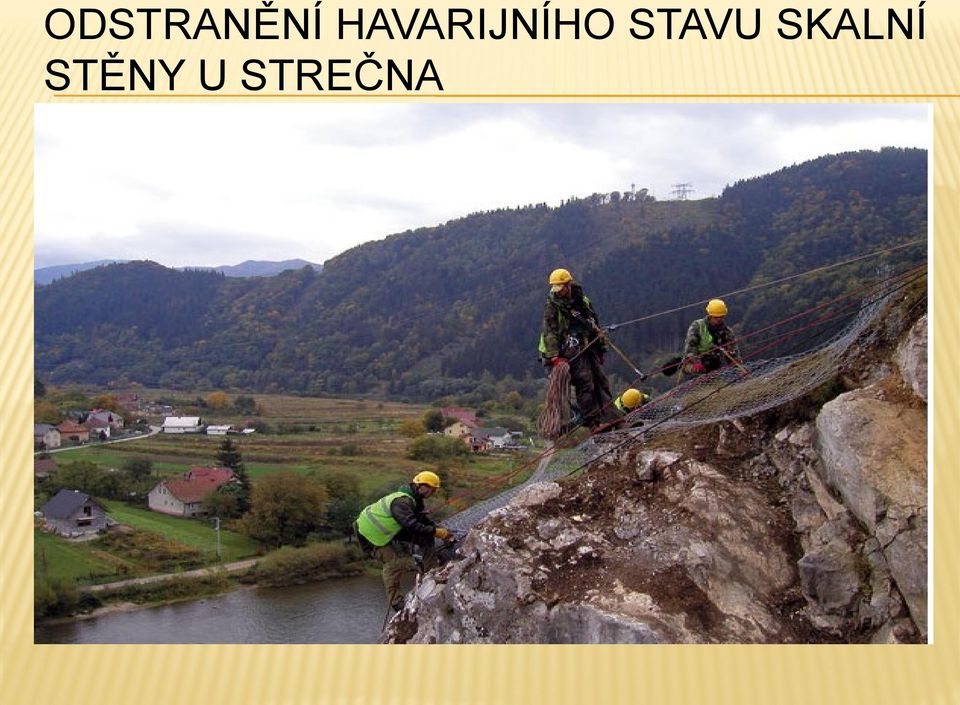 Prováděly se zde práce, spočívající v očištění skalních stěn předmětných stavebních objektů a jejich překrytí ocelovými