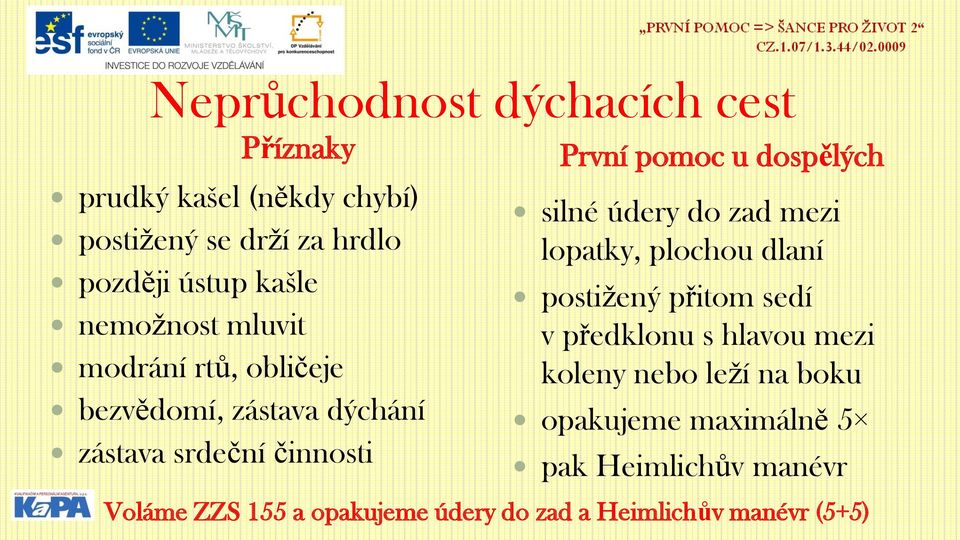 činnosti silné údery do zad mezi lopatky, plochou dlaní postižený přitom sedí v předklonu s hlavou mezi koleny