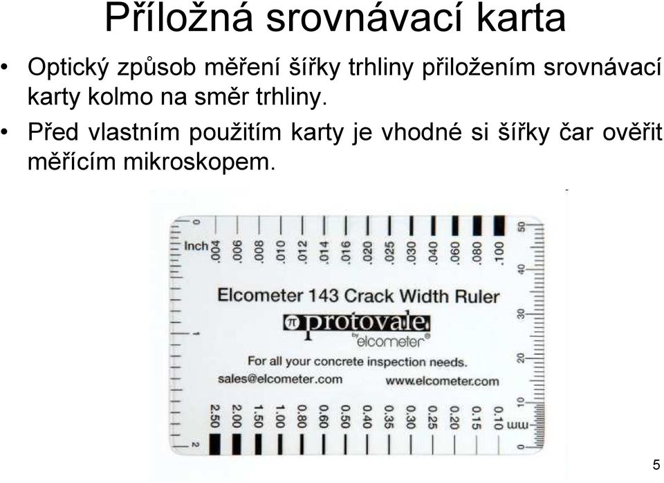 na směr trhliny.