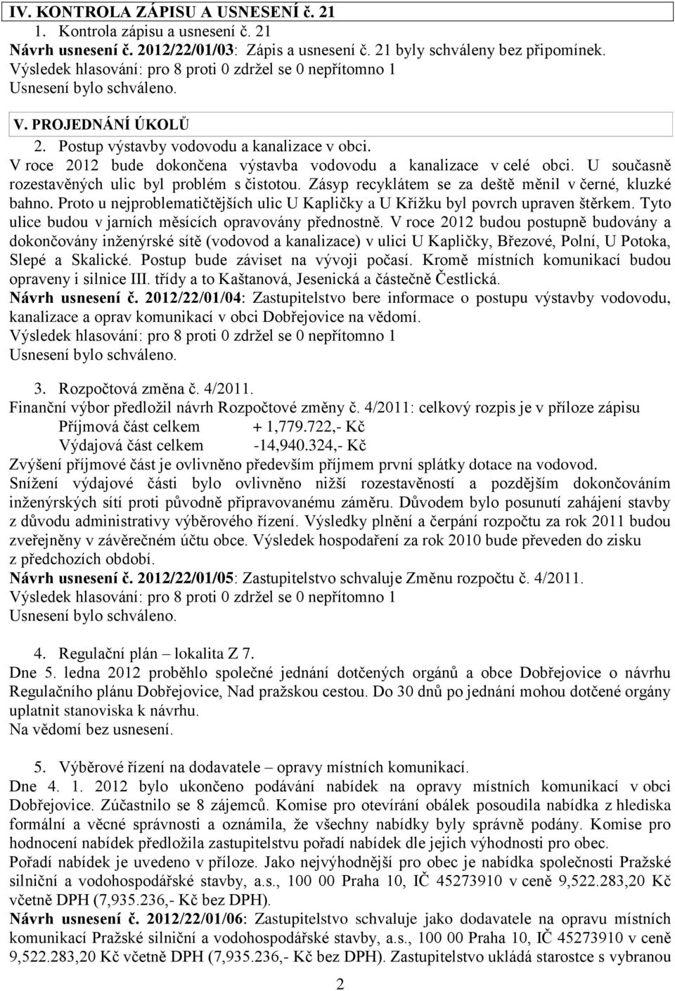 Zásyp recyklátem se za deště měnil v černé, kluzké bahno. Proto u nejproblematičtějších ulic U Kapličky a U Křížku byl povrch upraven štěrkem.