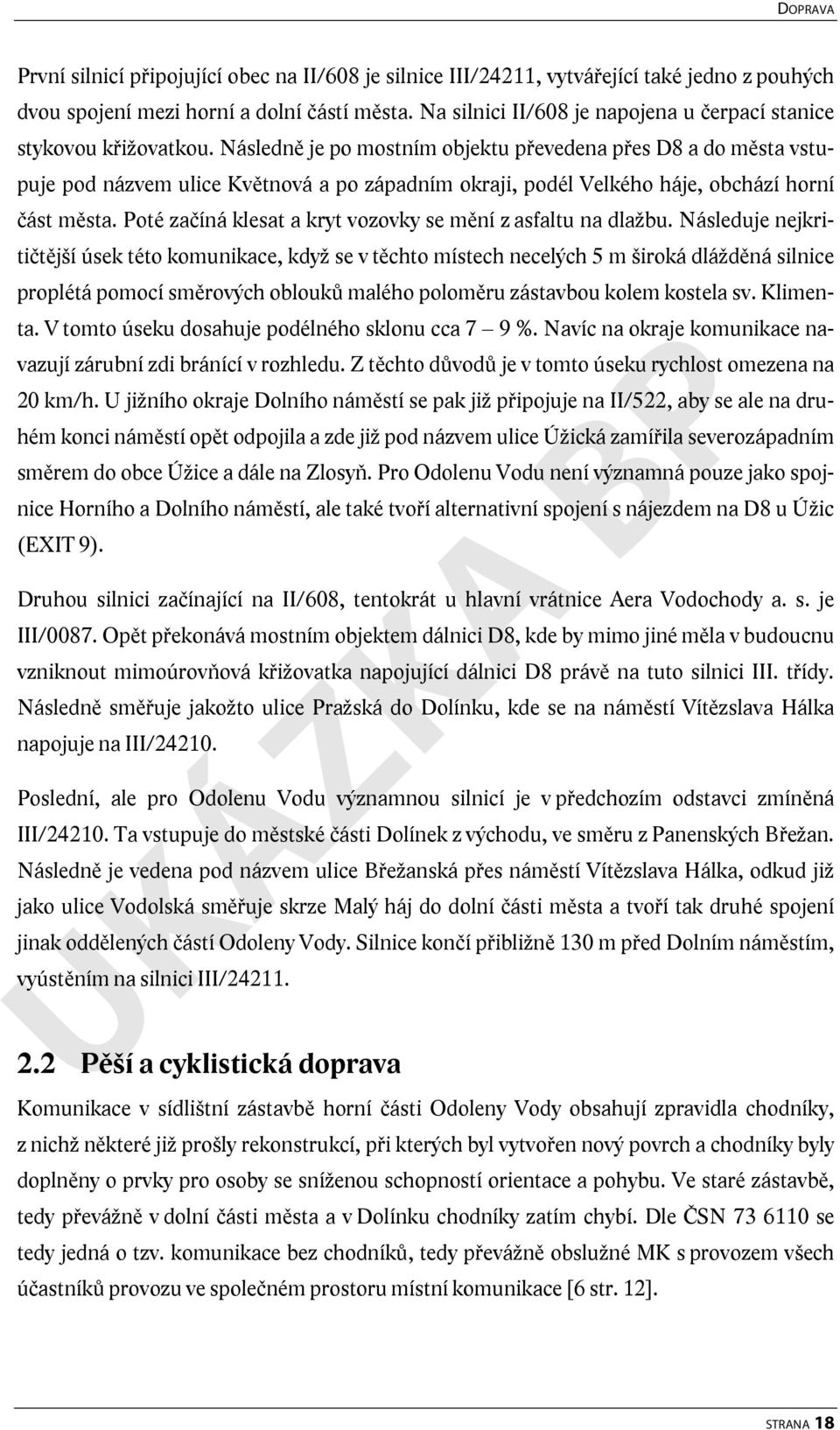 Následně je po mostním objektu převedena přes D8 a do města vstupuje pod názvem ulice Květnová a po západním okraji, podél Velkého háje, obchází horní část města.