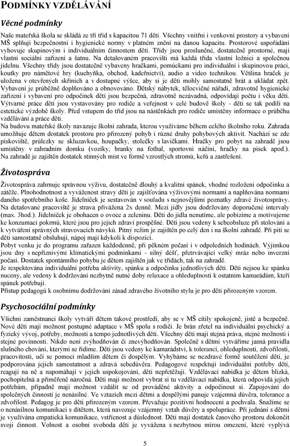 Třídy jsou prosluněné, dostatečně prostorné, mají vlastní sociální zařízení a šatnu. Na detašovaném pracovišti má každá třída vlastní ložnici a společnou jídelnu.