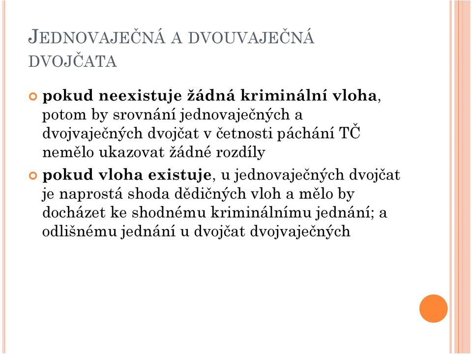 žádné rozdíly pokud vloha existuje, u jednovaječných dvojčat je naprostá shoda dědičných