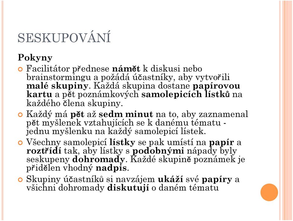 Každý má pět až sedm minut na to, aby zaznamenal pět myšlenek vztahujících se k danému tématu - jednu myšlenku na každý samolepicí lístek.