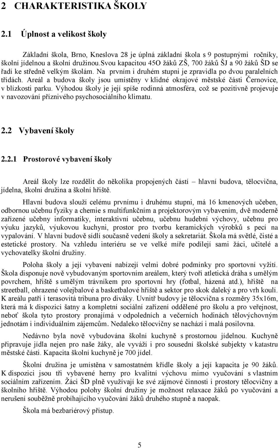 Areál a budova školy jsou umístěny v klidné okrajové městské části Černovice, v blízkosti parku.