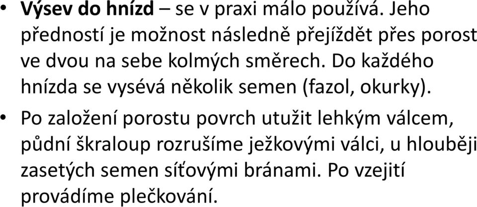 Do každého hnízda se vysévá několik semen (fazol, okurky).