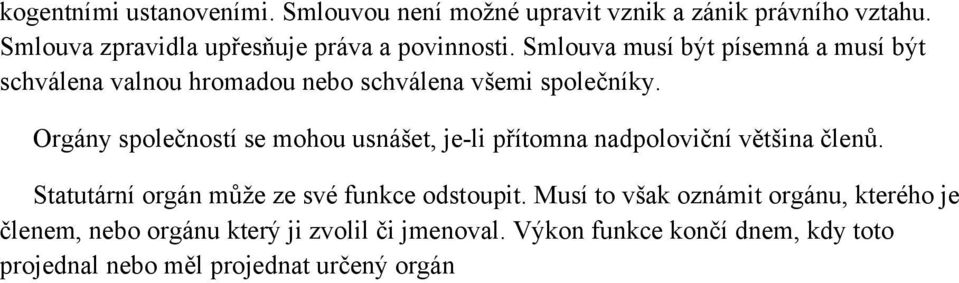 Smlouva musí být písemná a musí být schválena valnou hromadou nebo schválena všemi společníky.