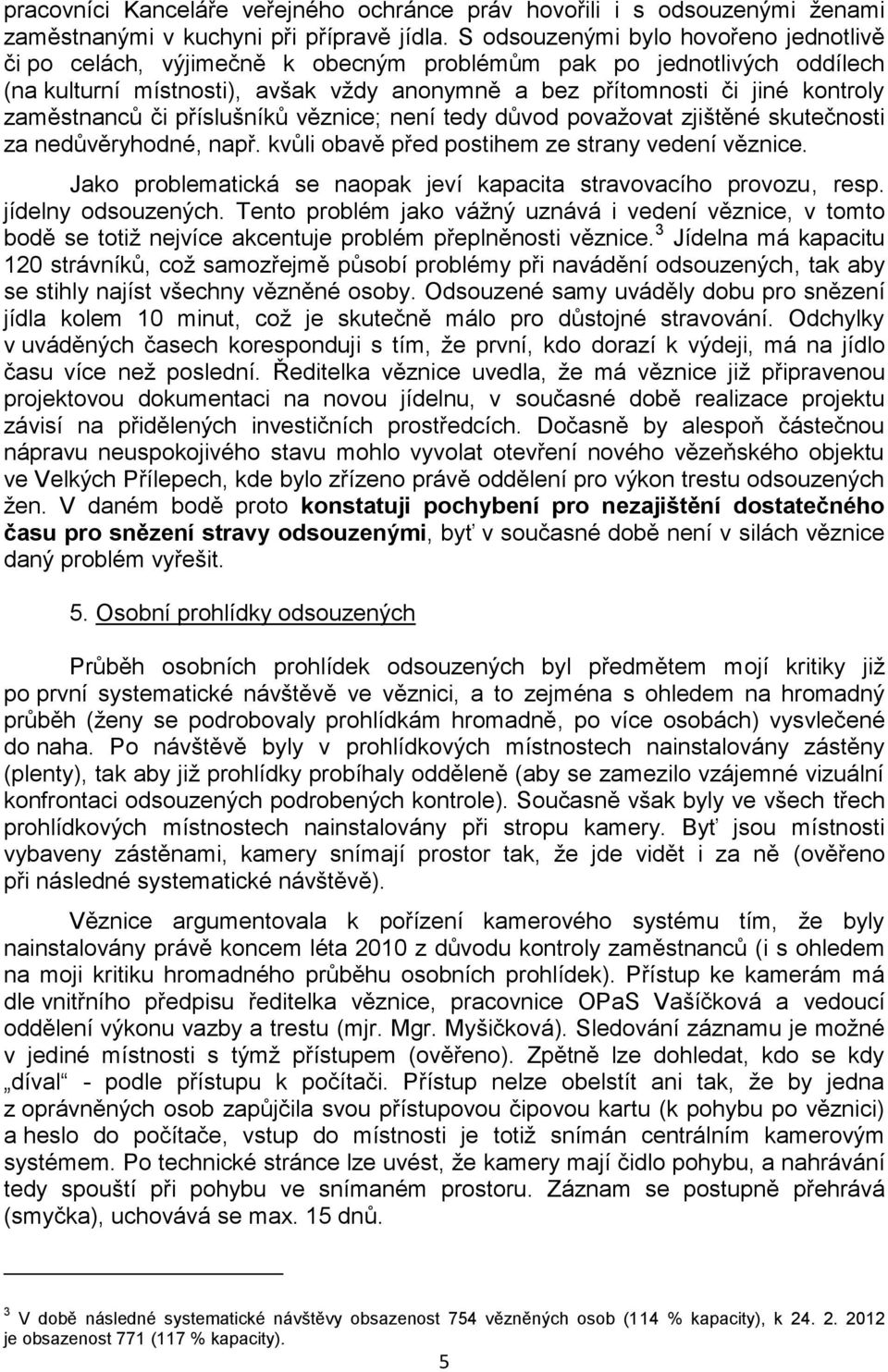 zaměstnanců či příslušníků věznice; není tedy důvod považovat zjištěné skutečnosti za nedůvěryhodné, např. kvůli obavě před postihem ze strany vedení věznice.