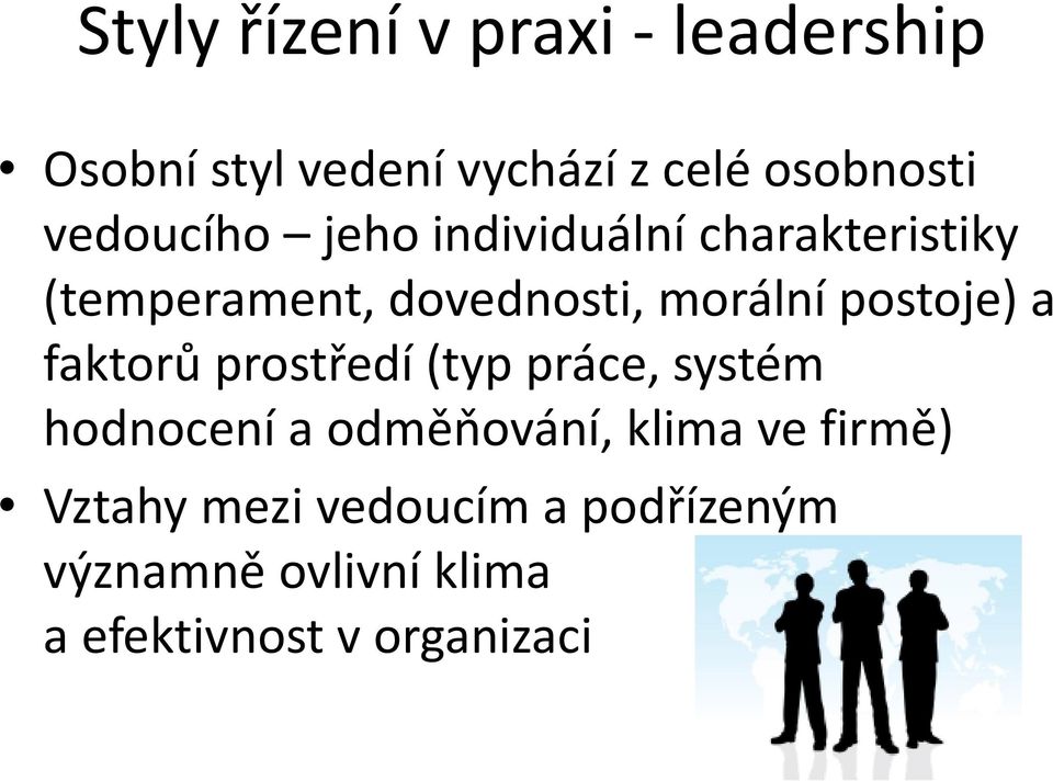 postoje) a faktorů prostředí (typ práce, systém hodnocení a odměňování, klima ve