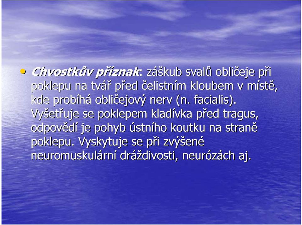 Vyšet etřuje se poklepem kladívka před p tragus, odpovědí je pohyb ústního koutku na