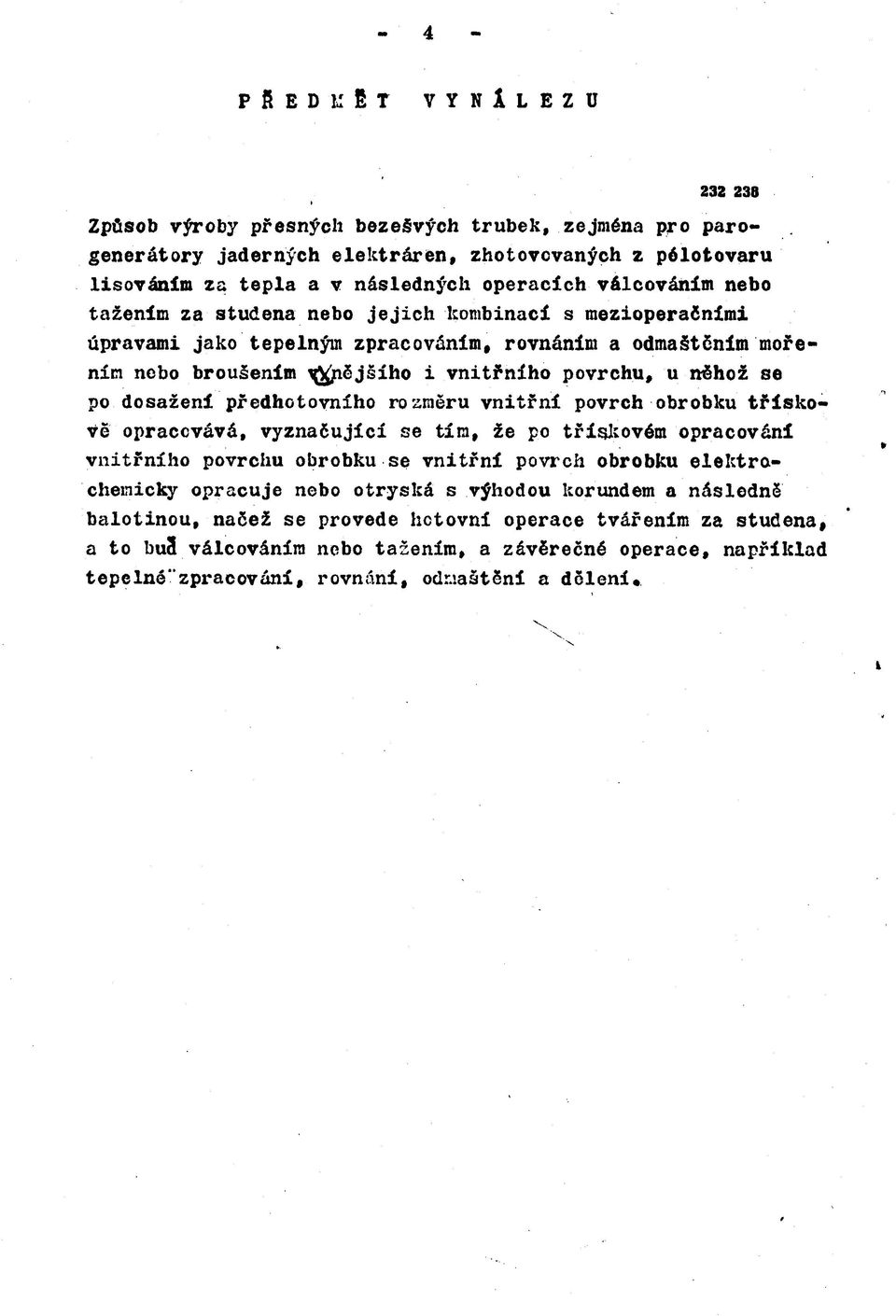 něhož se po dosažení předhotovního rozměru vnitřní povrch obrobku třískově opracovává, vyznačující se tím, že po třískovém opracování vnitřního povrchu obrobku se vnitřní povrch obrobku