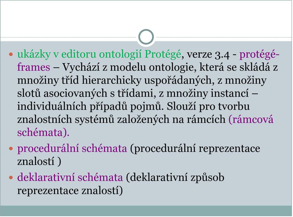 množiny slotů asociovaných s třídami, z množiny instancí individuálních případů pojmů.