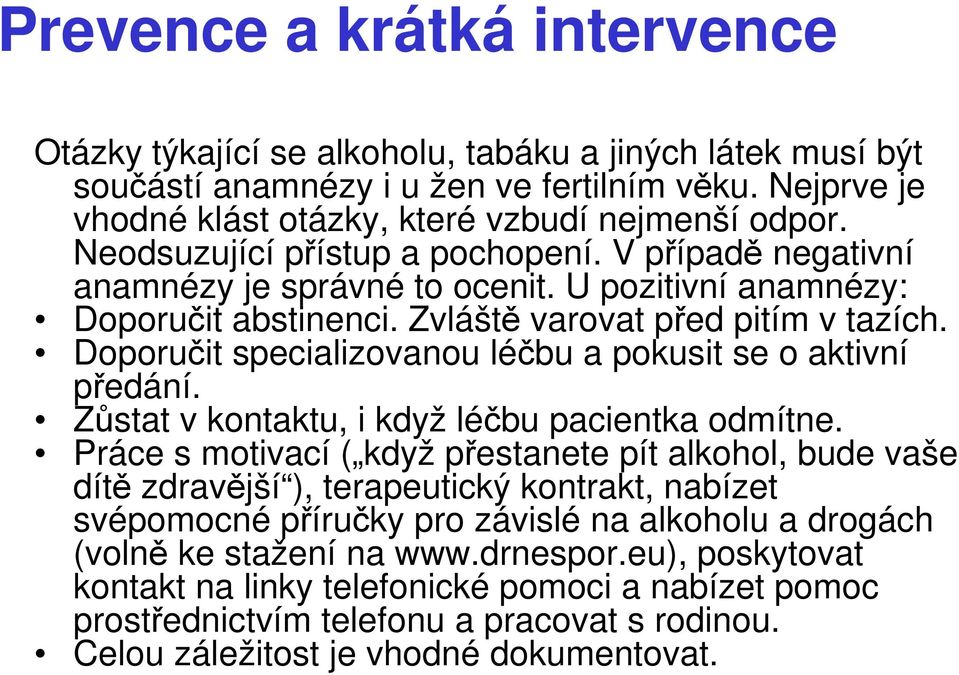 Doporučit specializovanou léčbu a pokusit se o aktivní předání. Zůstat v kontaktu, i když léčbu pacientka odmítne.